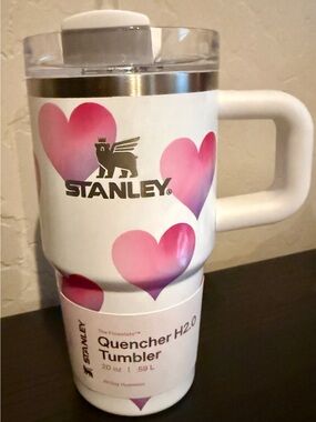 Stanley White frost heart gradient Tumbler limited edition 20 oz collectors